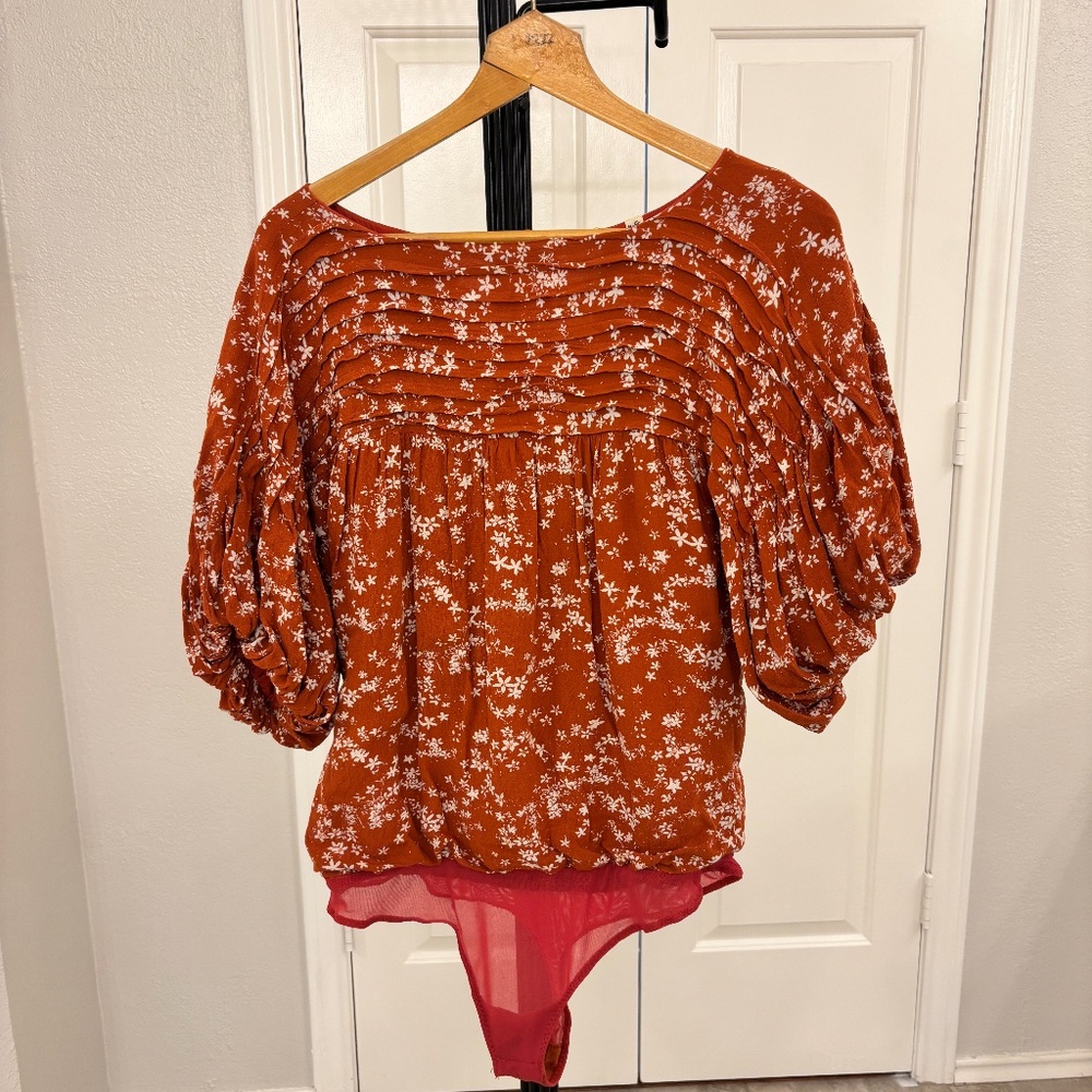 Free People Boho Floral Bodysuit Top – Rust Orange – M/M